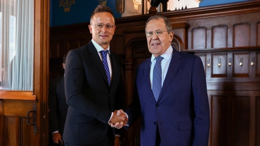 Ngoại trưởng Hungary tới Nga để đàm phán mua khí đốt